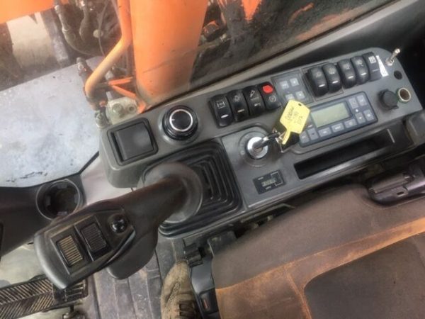 Pelle sur pneus DOOSAN DX140W Rototilt – Image 14
