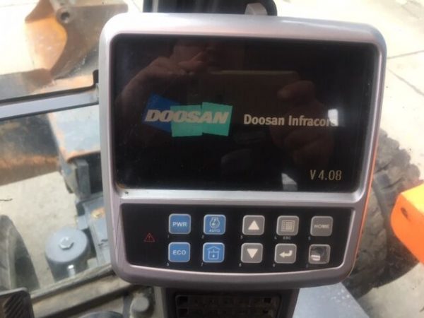 Pelle sur pneus DOOSAN DX140W Rototilt – Image 11