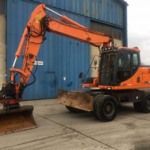 Pelle sur pneus DOOSAN DX140W Rototilt