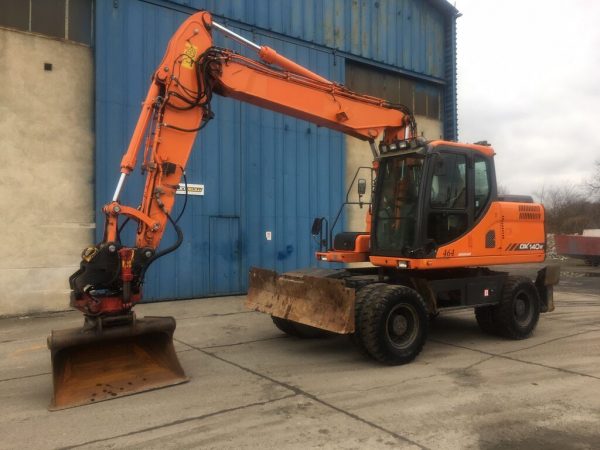 Pelle sur pneus DOOSAN DX140W Rototilt