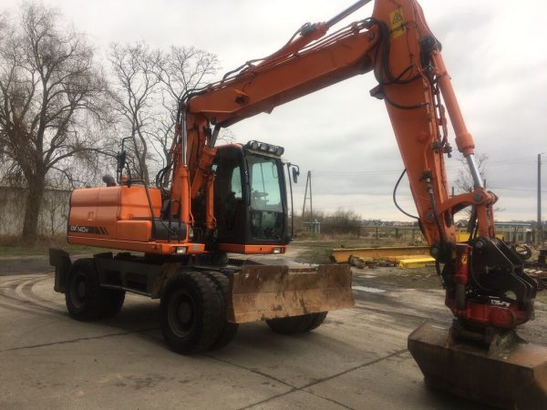 Pelle sur pneus DOOSAN DX140W Rototilt – Image 3