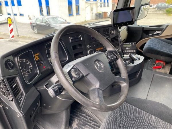 Camion Frigorifique MERCEDES-BENZ Actros 2551 – Image 26