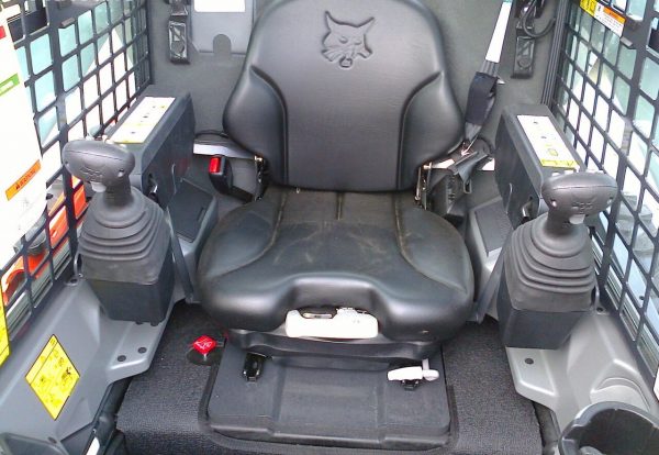 Mini-chargeuse BOBCAT S650 Occasion – Image 14